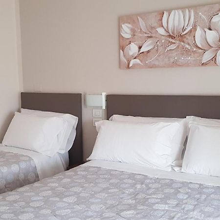 Hotel Margherita Meuble 시르미오네 외부 사진