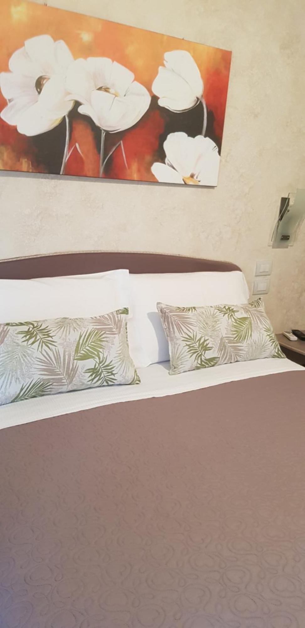 Hotel Margherita Meuble 시르미오네 외부 사진