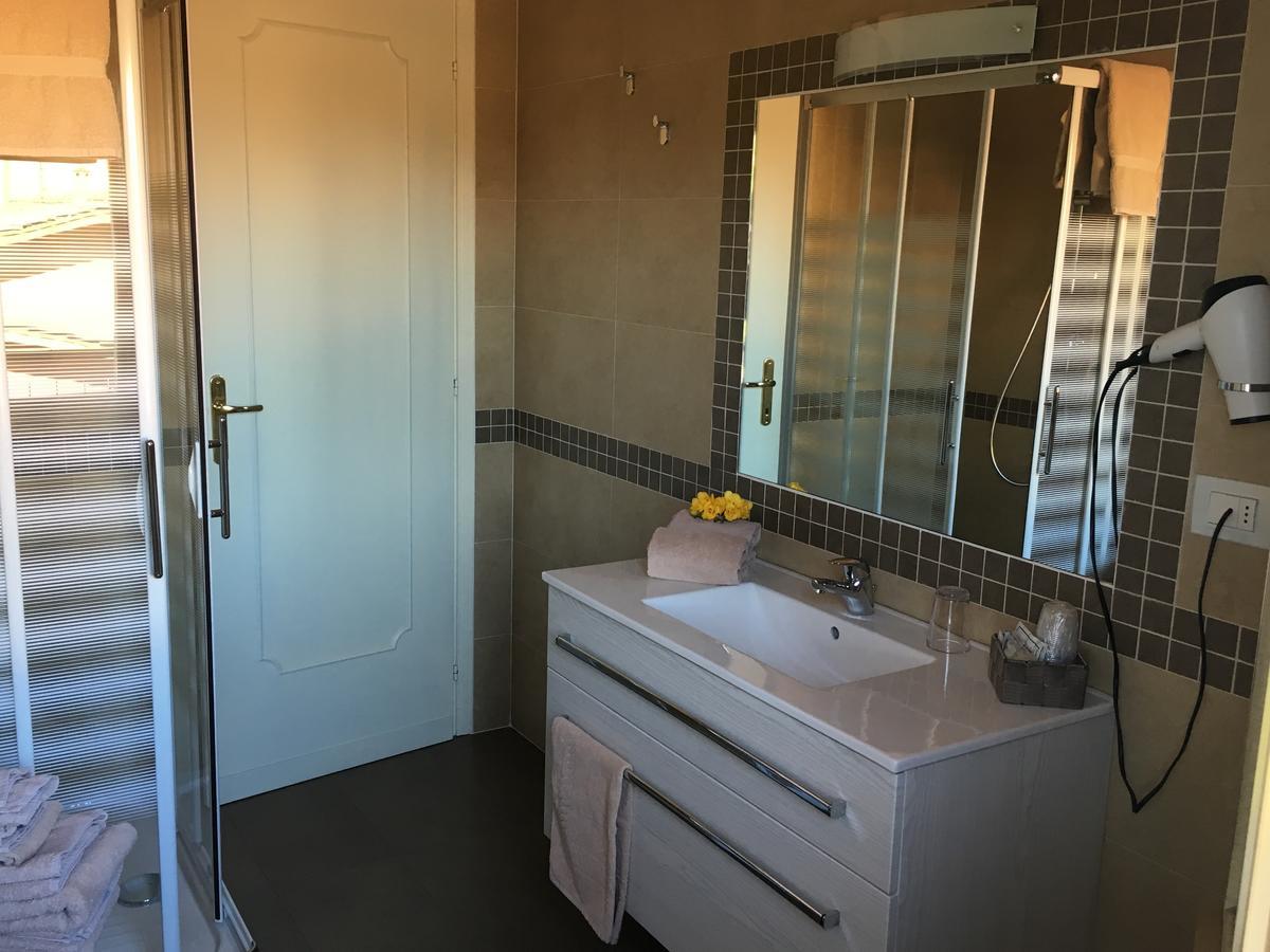 Hotel Margherita Meuble 시르미오네 외부 사진